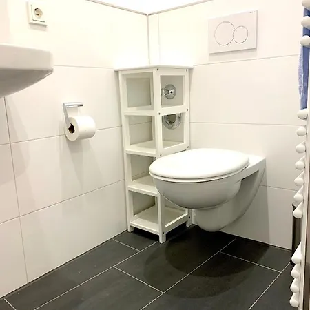 2 Schlafzimmer, Kueche, Bad Apartment *